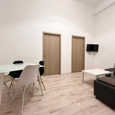Old Town - Ultra Central Apartment Bucarest Esterno foto
