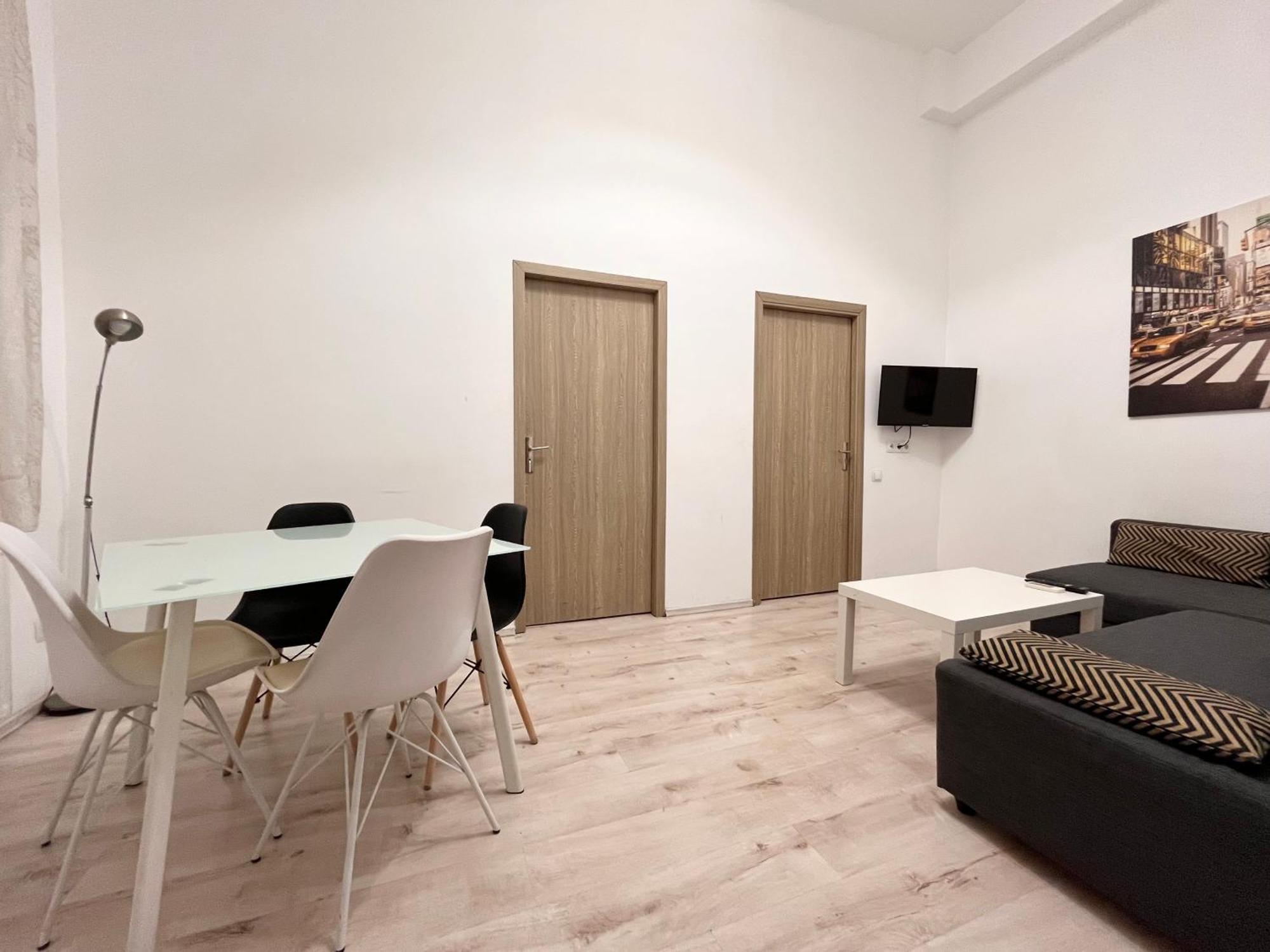 Old Town - Ultra Central Apartment Bucarest Esterno foto