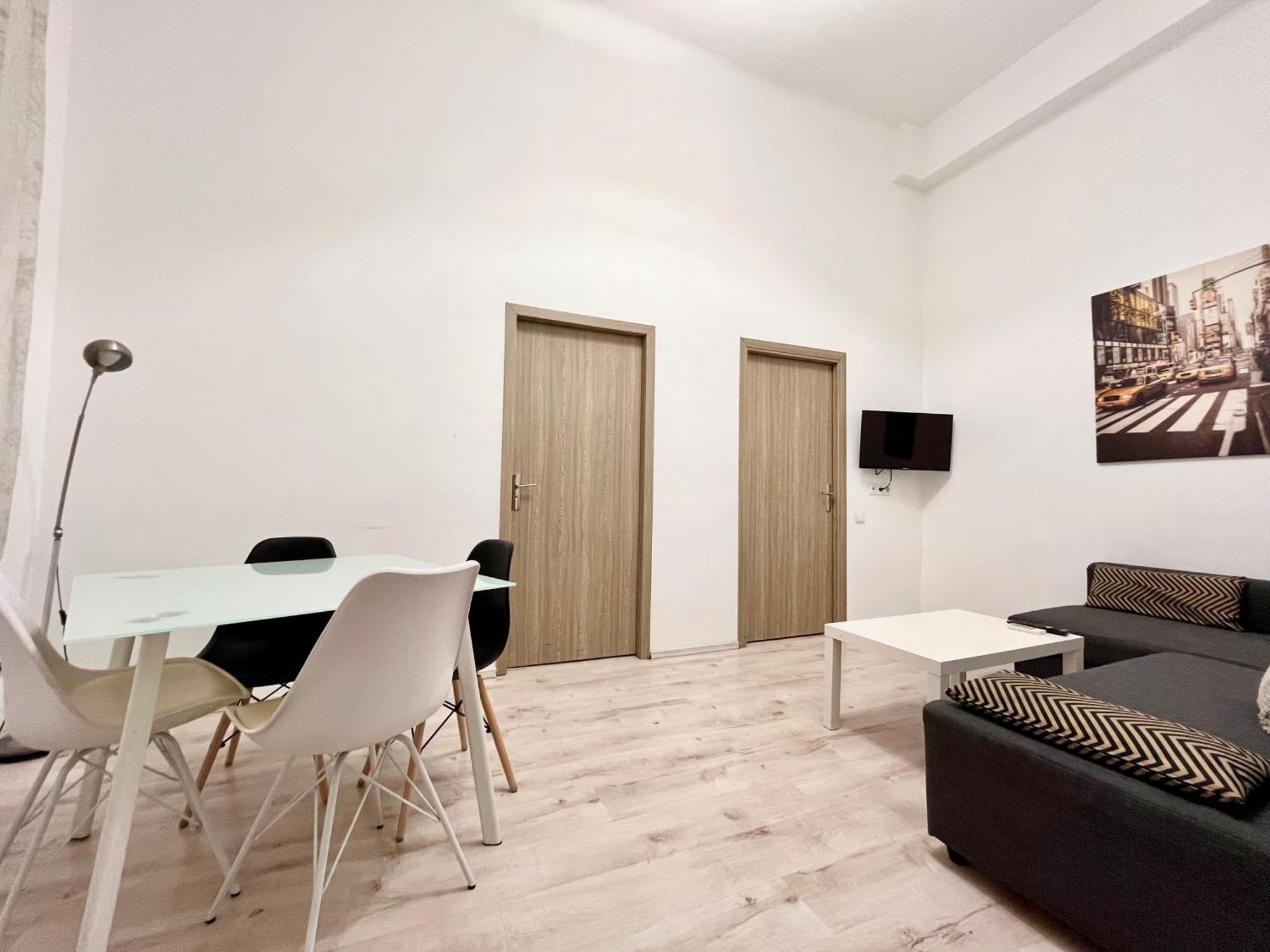 Old Town - Ultra Central Apartment Bucarest Esterno foto