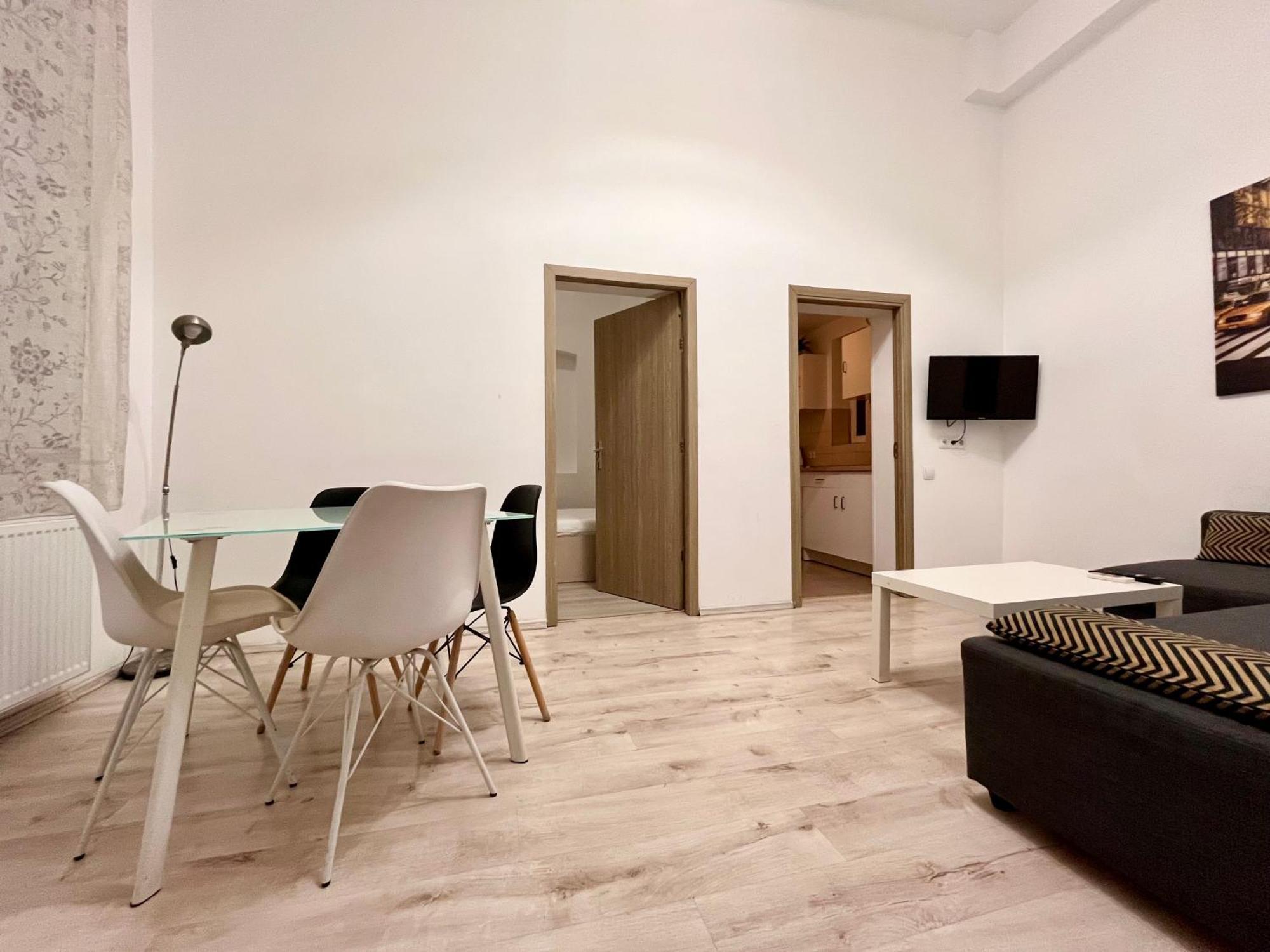 Old Town - Ultra Central Apartment Bucarest Esterno foto