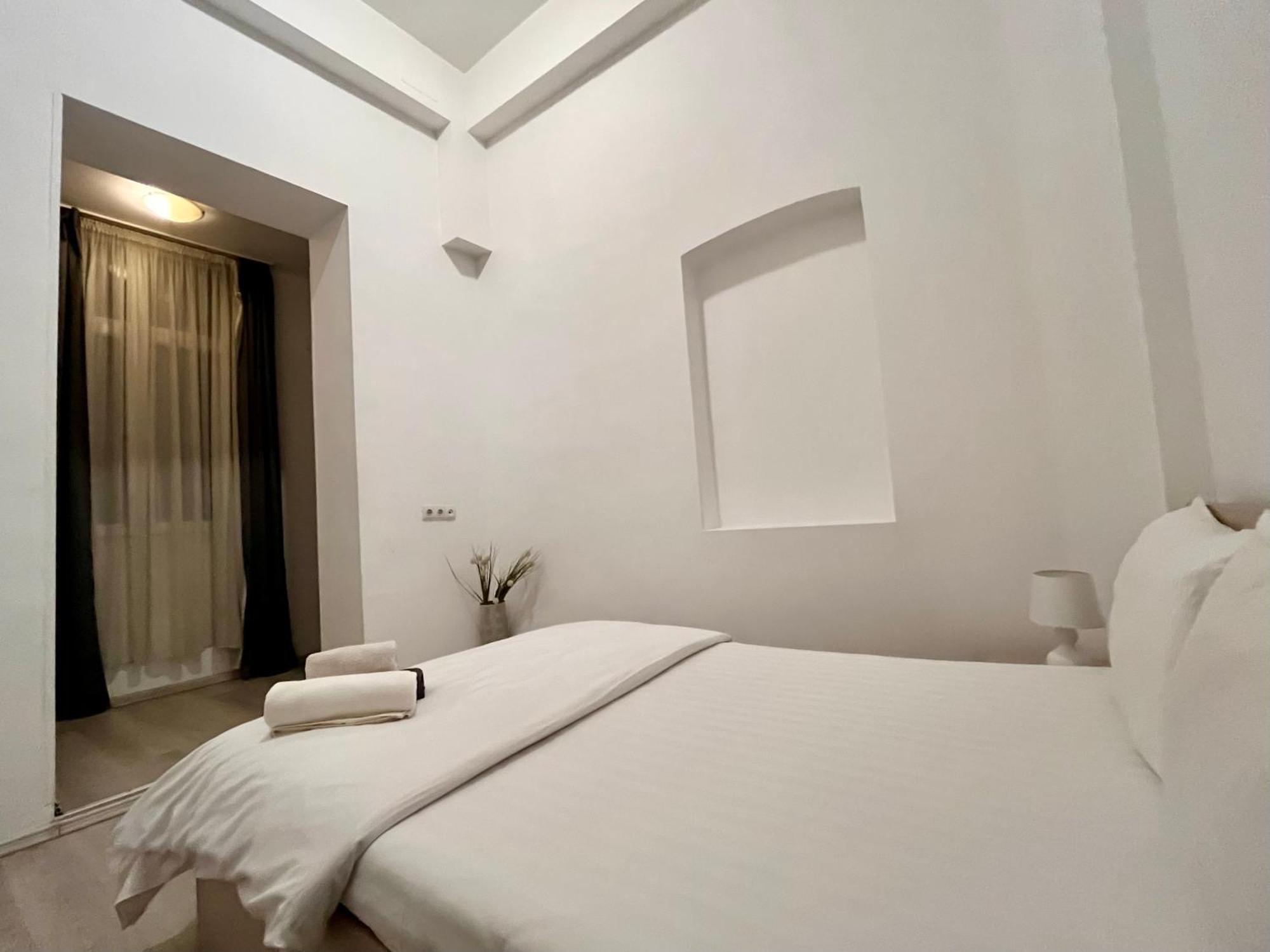 Old Town - Ultra Central Apartment Bucarest Esterno foto