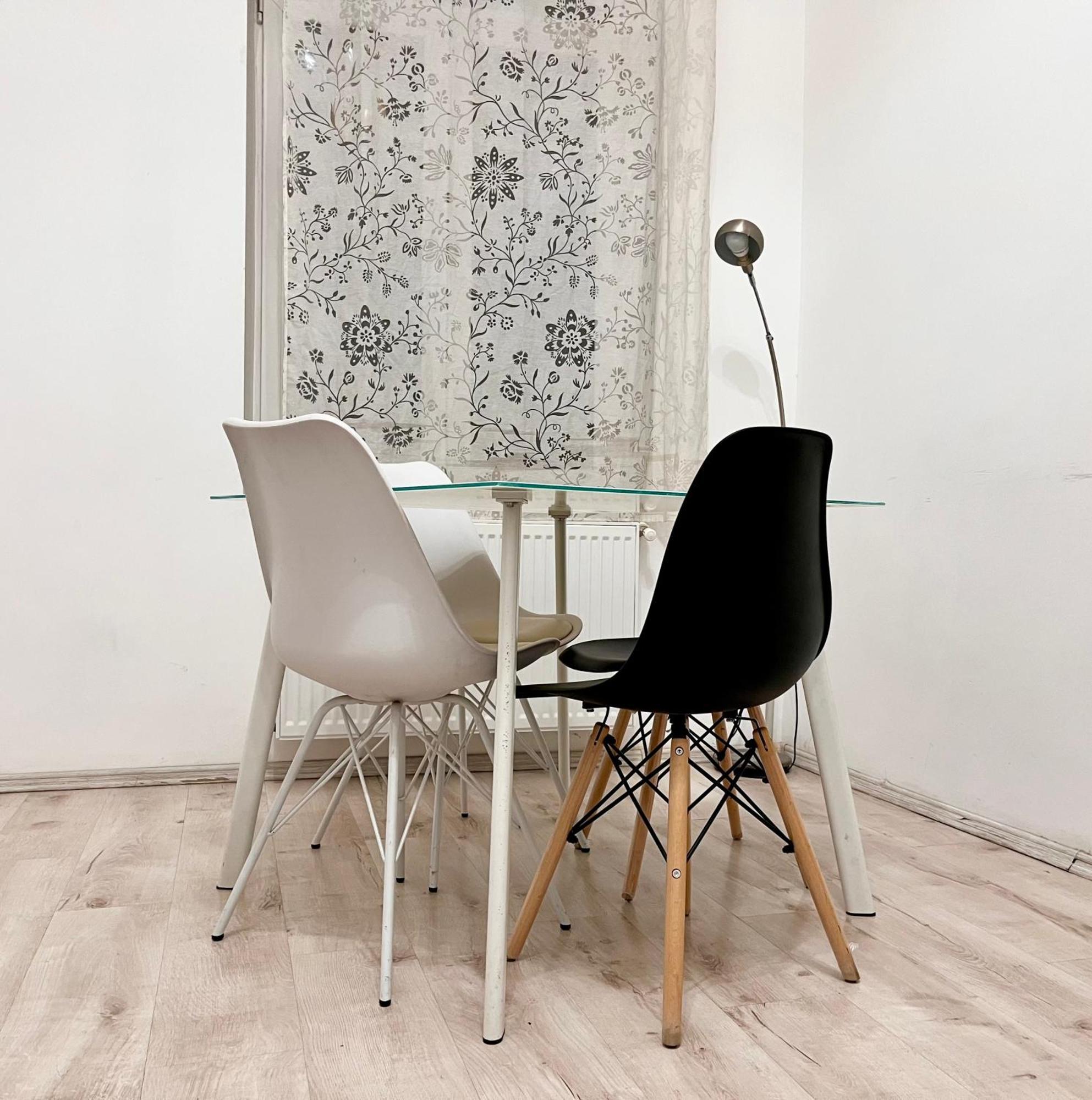 Old Town - Ultra Central Apartment Bucarest Esterno foto