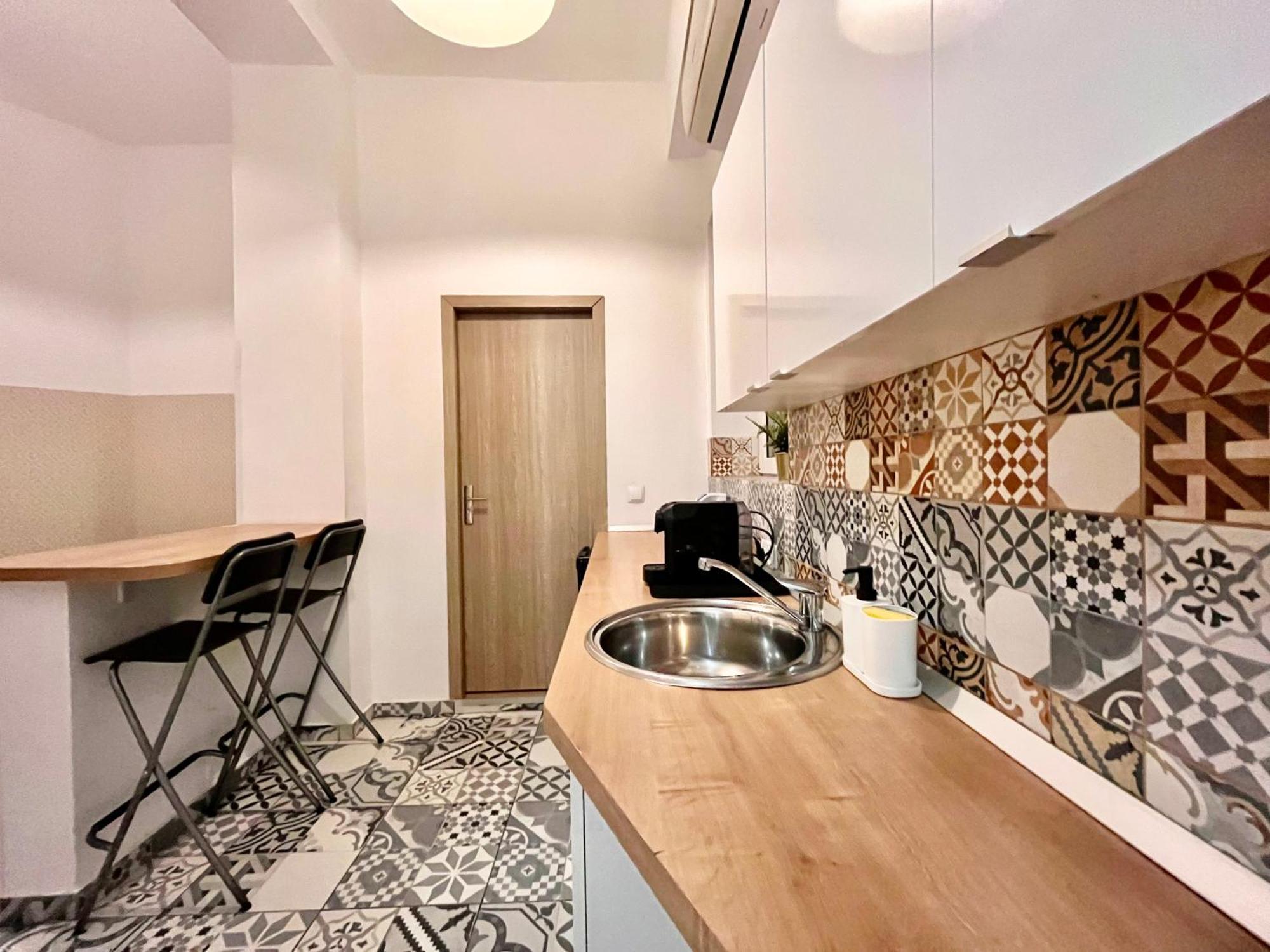 Old Town - Ultra Central Apartment Bucarest Esterno foto